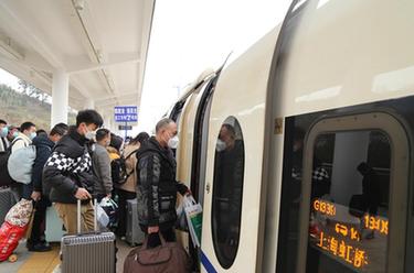 贵州开行节后首趟高铁务工返岗专列