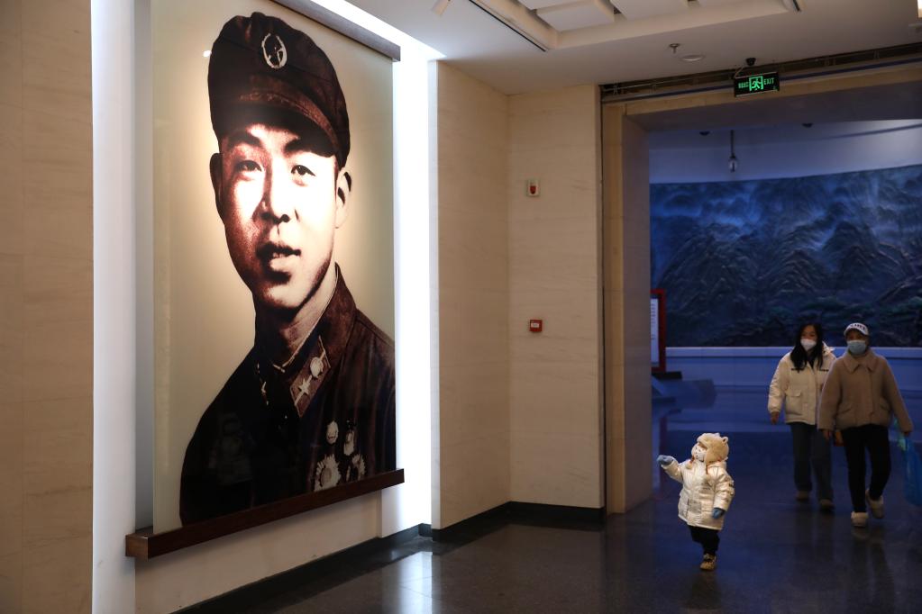 新华全媒+丨你好，雷锋叔叔！