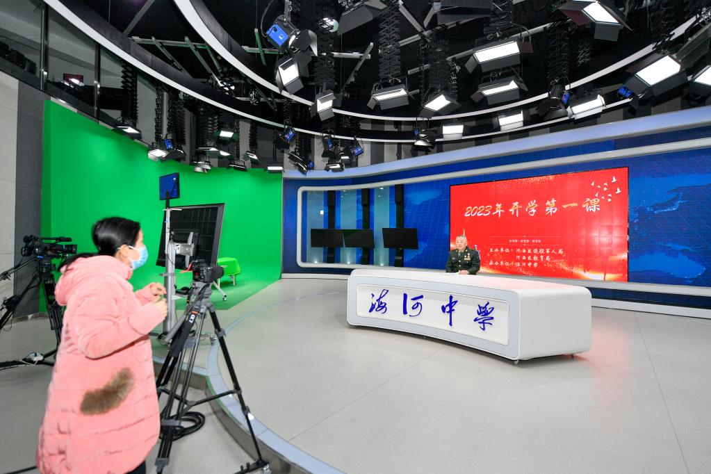 新华全媒+丨&ldquo;最美退役军人&rdquo;为中学生讲述开学第一课