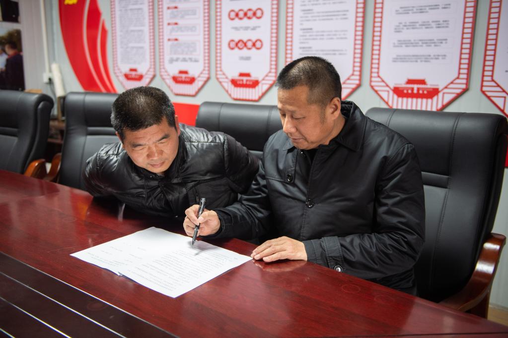 &ldquo;保姆式&rdquo;服务、智能化工厂、连片化土地&mdash;&mdash;水稻大省湖南春耕一线观察