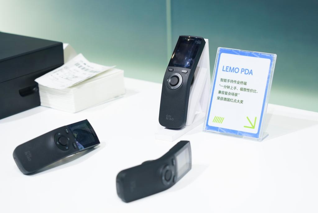 新华全媒+丨国产科技产品亮相消博会