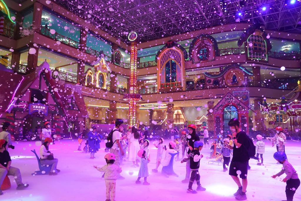 江苏南通：夏日感受&ldquo;冰雪世界&rdquo;的魅力