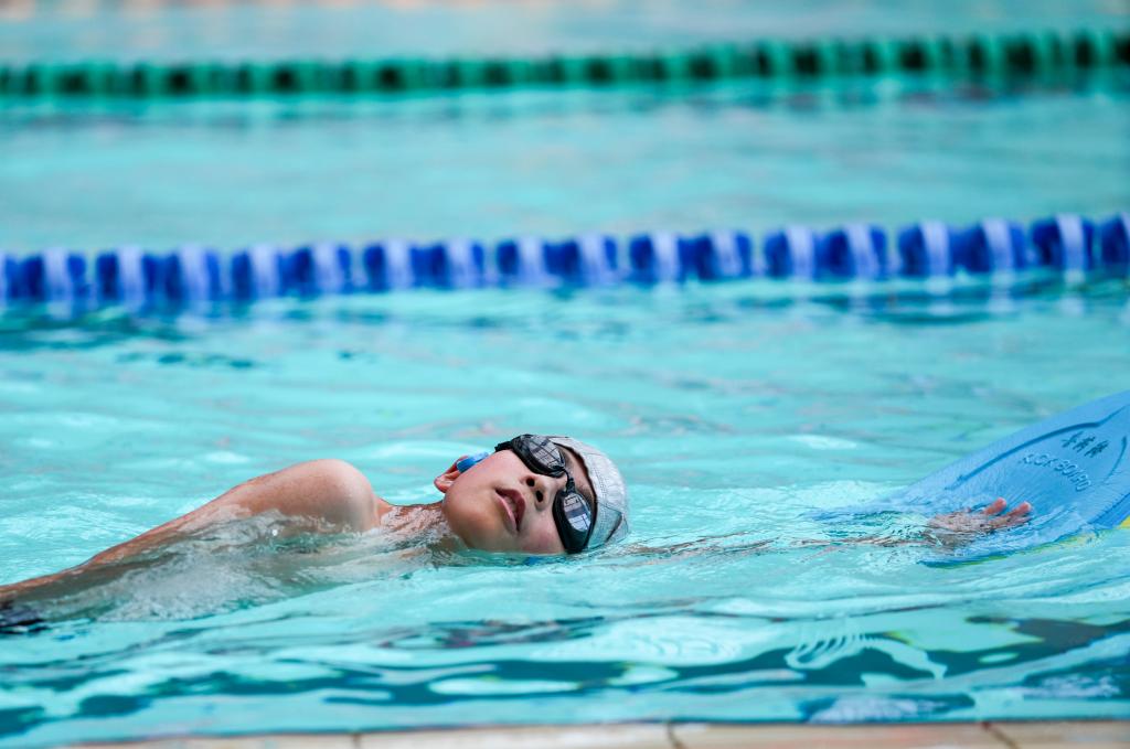四季中国&mdash;&mdash;夏日争流：我们奔跑在希望的大道上