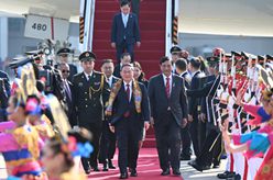 李強抵達雅加達出席東亞合作領導人係列會議並對印度尼西亞進行正式訪問