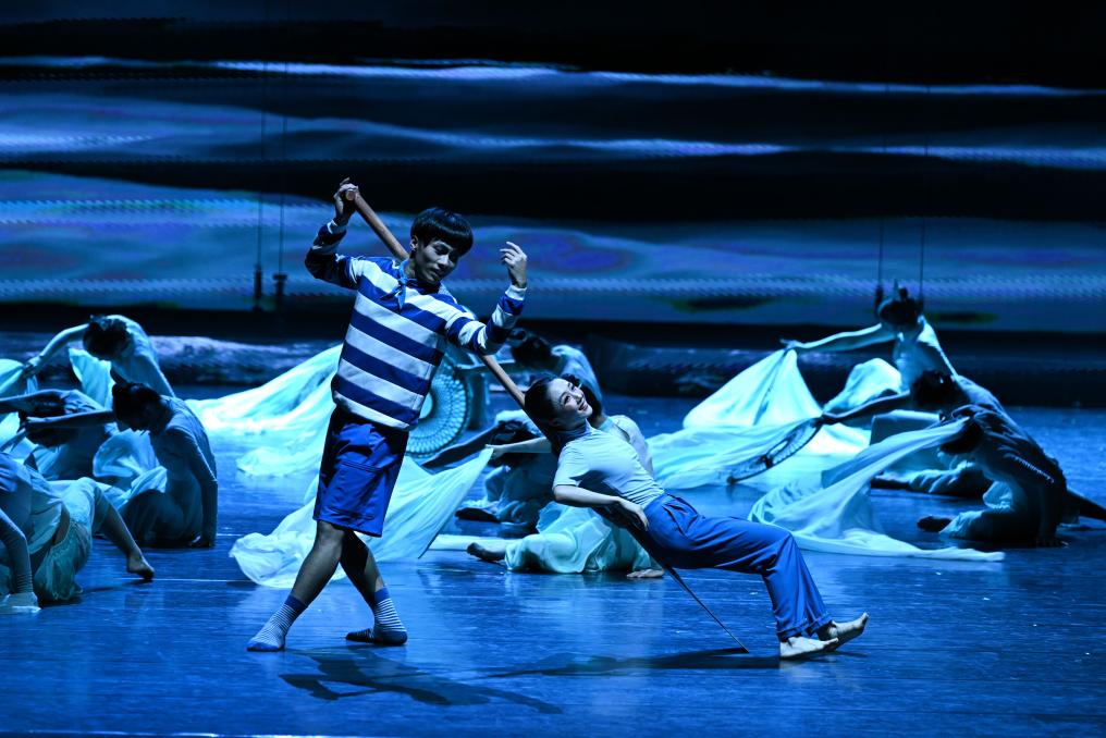 大型当代舞剧《龙&middot;舟》在国家大剧院上演