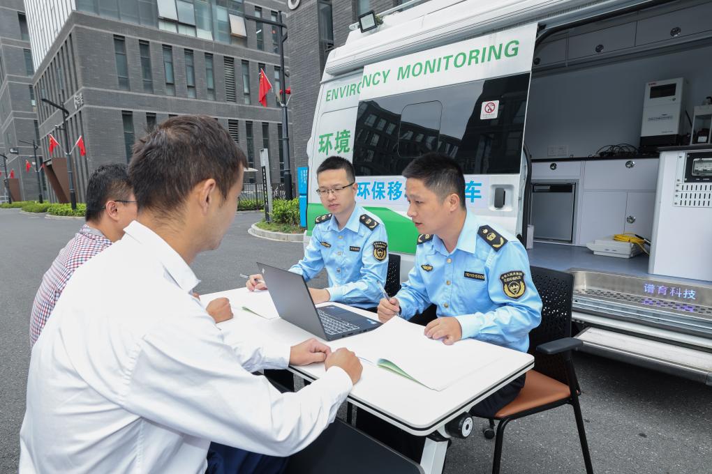 杭州临安：把&ldquo;窗口&rdquo;搬到&ldquo;门口&rdquo; 移动审批车提升行政审批效率