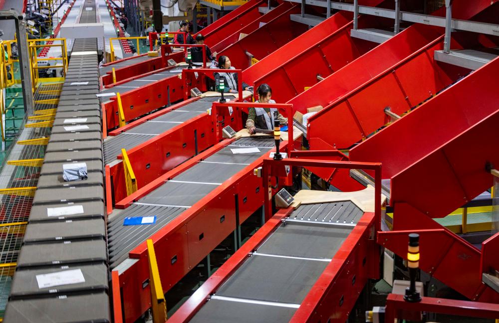 新华全媒+丨忙碌的&ldquo;双十一&rdquo;