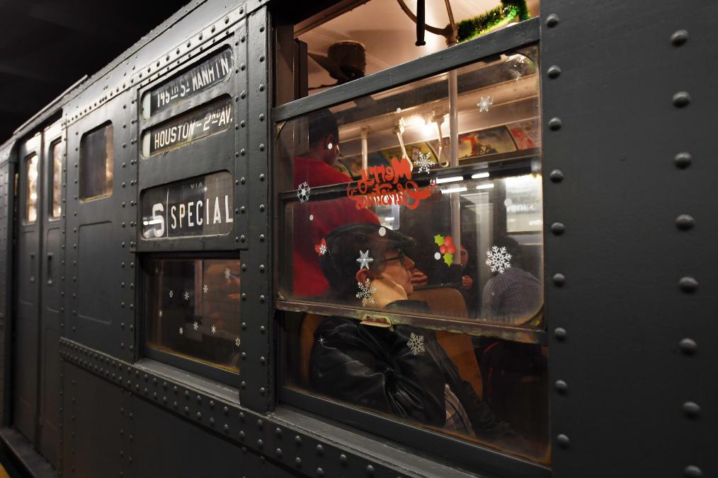 纽约&ldquo;怀旧地铁&rdquo;专列开始运行