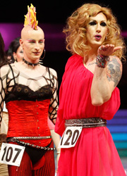 德国男扮女装走秀比赛 尽显妖娆妩媚