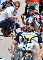 英哈里王子帅气现身国际伤残军人运动会