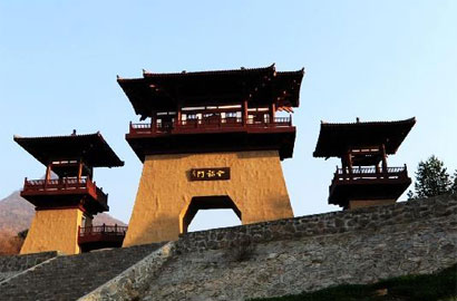 郭晶晶霍啟剛愛子首曝光 全家福照幸福四溢