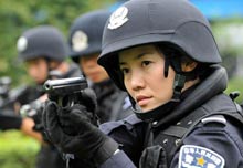 潘琴：&ldquo;爱红装也爱武装&rdquo;