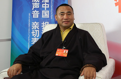 全国政协委员东宝仲巴·呼图克图做客新华网、中国政府网两会访谈