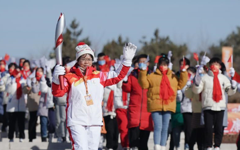 北京冬奥会火炬在泥河湾考古遗址公园传递