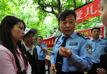 邓俊：&ldquo;打拐巾帼英雄&rdquo;