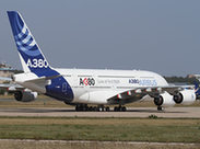 空客A380飛抵莫斯科航展現場