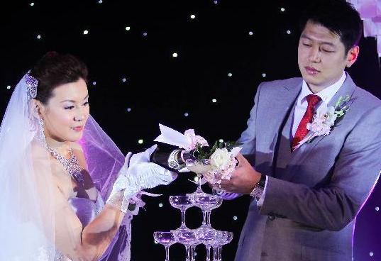 莫科迎娶&ldquo;亚洲蝶后&rdquo;周雅菲