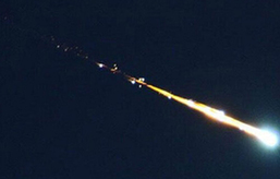 俄罗斯陨石坠落当天美国加州上空出现火球