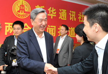 新华社社长李从军看望两会报道人员