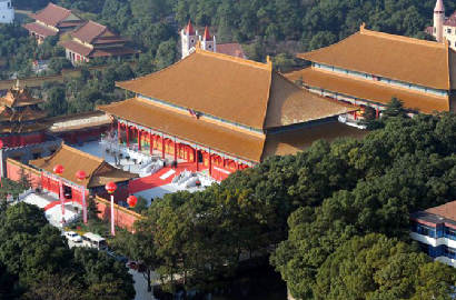 盘点&ldquo;天下第一村&rdquo;惊人创举 复制天安门克隆凯旋门