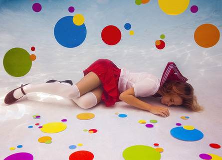 愛麗絲漫遊水境 至純至美的水下攝影作品