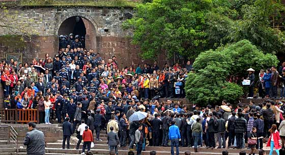 湖南鳳凰古城收費引商戶集體罷市抗議