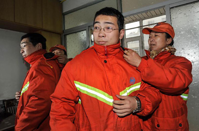 母子环卫工：愿城市环境越来越好 生活水平越来越高