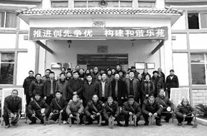 江西回應10名老人蹲地與民政部司長合影