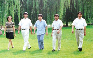 致企业大佬终将逝去的青春