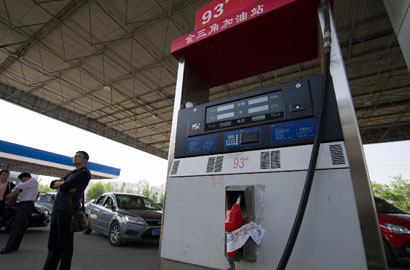 &ldquo;喝&rdquo;下劣质汽油 数千车辆&ldquo;趴下&rdquo;