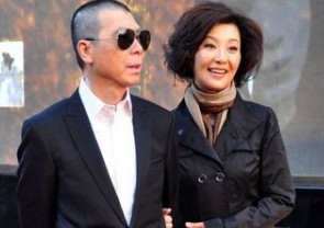 揭秘内地名导再婚妻子：夫妻平均相差18岁