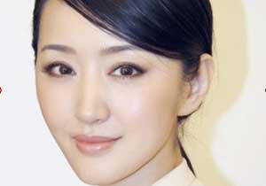 41岁杨钰莹娇嫩胜过90后 素颜出镜不见鱼尾纹