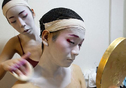 探访日本唯一男性艺妓的真实生活