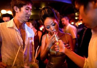 享受夜晚时光 越南年轻女性的&ldquo;西式生活&rdquo;