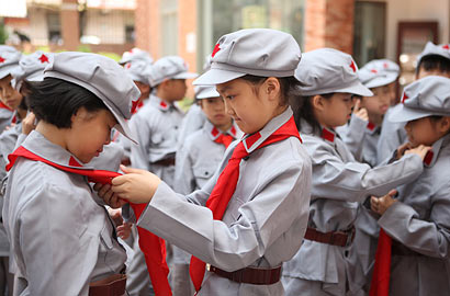 厦门何厝小学用&ldquo;英雄小八路&rdquo;精神开展革命传统教育