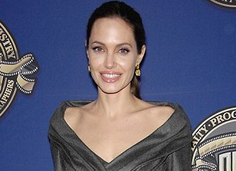 安吉丽娜&middot;朱莉自称已双侧乳腺切除