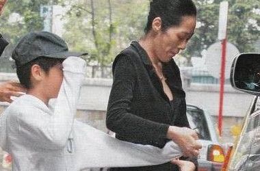 揭明星私生子成長照