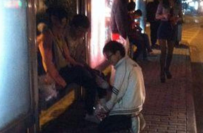 新闻热词搜索结果 _小学生跪地求爱