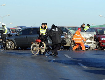 北京一男子騎電動車上高速被當場撞死 四車曾避讓