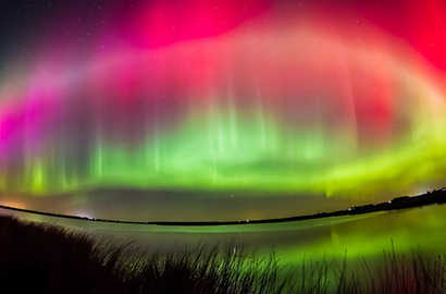 英國現罕見北極光 絢麗多彩引人入勝