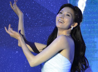 林志玲穿抹胸長裙亮相發布會引爆全場