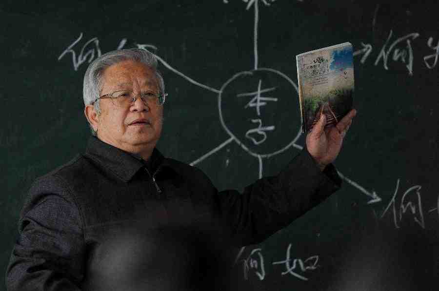 年過七旬前外交官在貴州山區小學支教九載