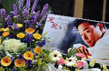 香港：歌迷影迷紀念張國榮逝世11周年