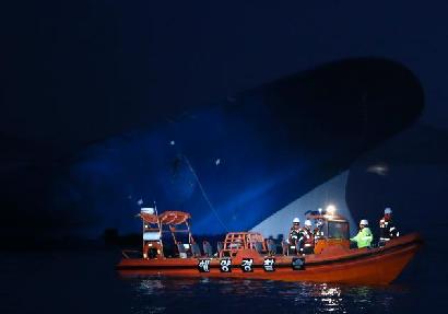 韓國客輪沉沒284人失蹤 水下搜救工作進展不順