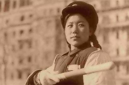 新中國最早警花珍貴照：威武中顯柔情
