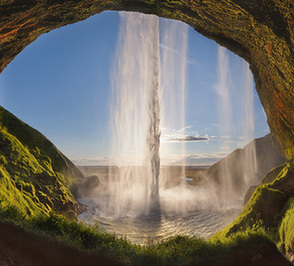 慢門下的瀑布：飛流直下三千尺