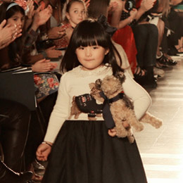 王詩齡國際T臺首秀不怯場 李湘王岳倫激動落淚