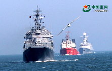 &ldquo;海上聯合-2014&rdquo;中俄參演艦艇進行聯合對海突擊演練