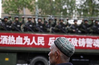 烏魯木齊舉行誓師大會展示反恐決心