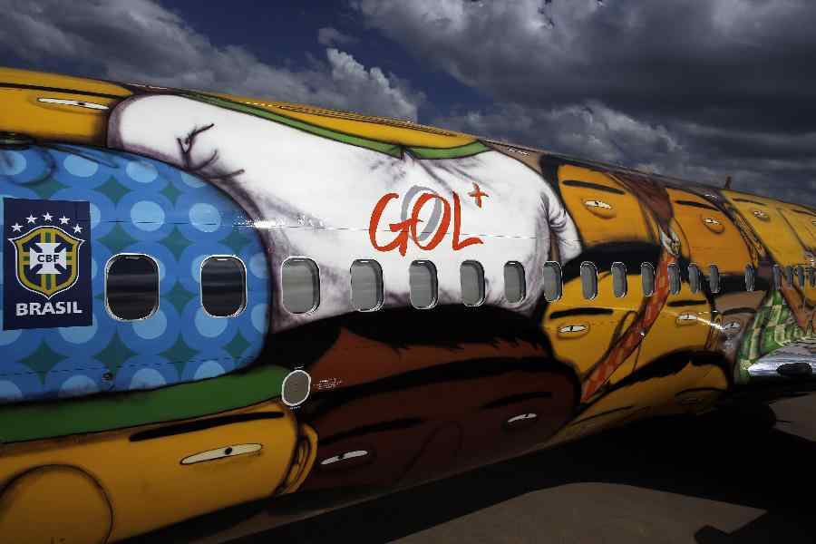 可爱！巴西足球队专机换上卡通涂装